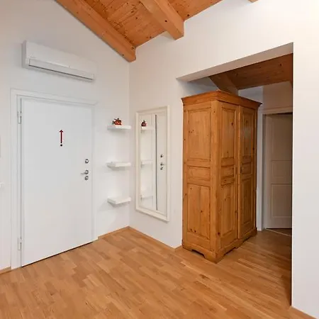 アパート Tamburini ロヴィニ